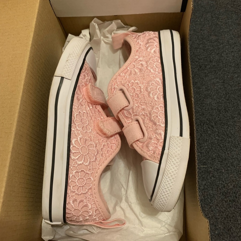 Pink Lace Converse